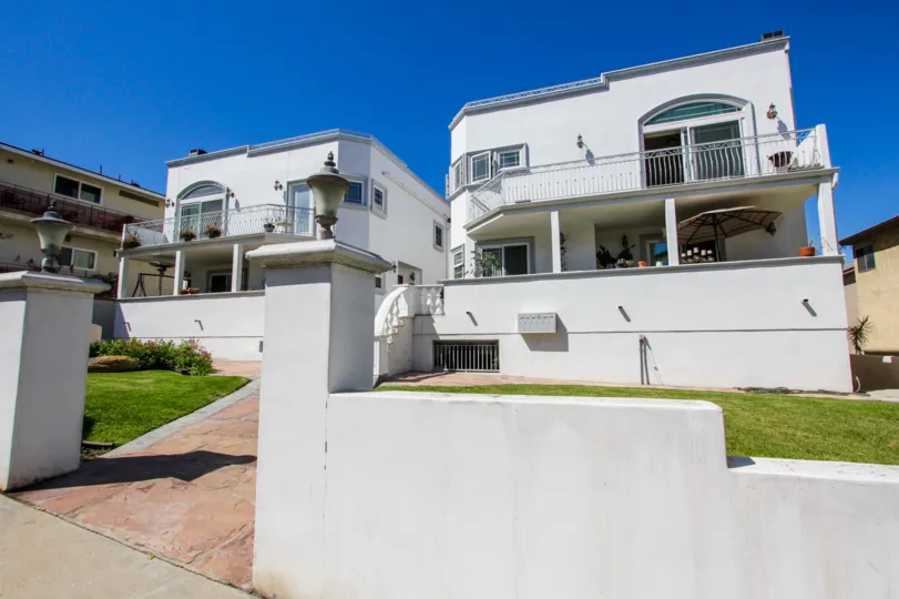 The yard in front of Jade Townhomes