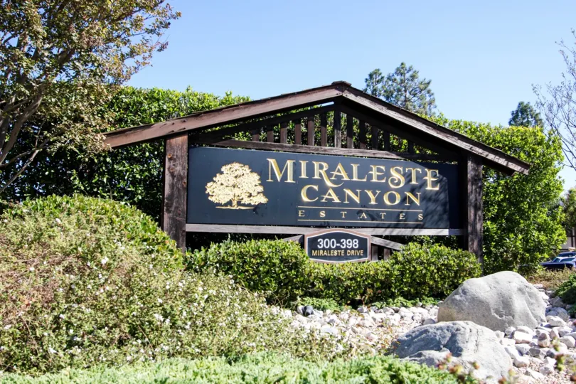 The sign welcoming you to Miraleste Canyon Estates