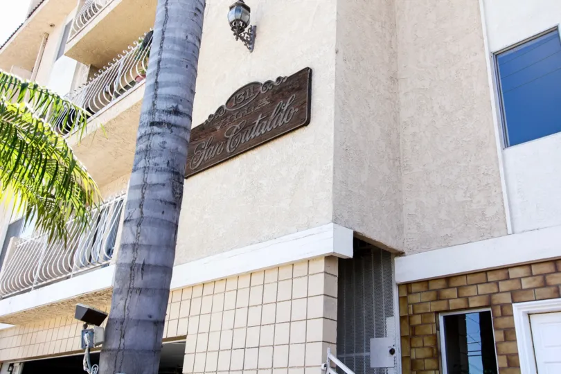 The Villa San Cutaldo name on the building