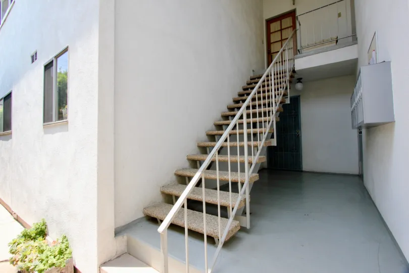 Super tidy stairway of 1002 14th St, Santa Monica, california