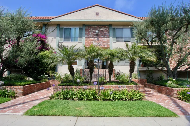 Sunny day view front lawn of 1021 5th street in Santa Monica, California.