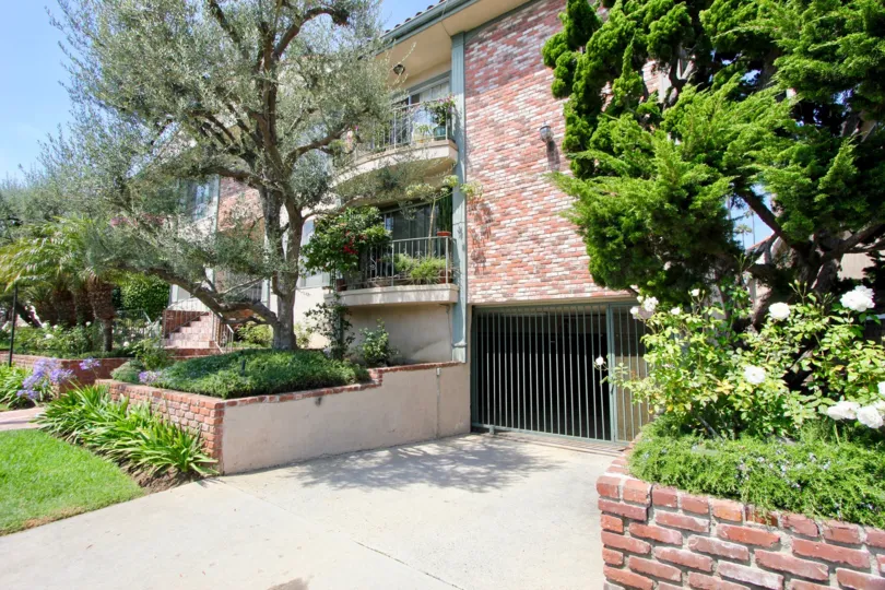 THE BULIDING IS 1021 5TH ST INFRONT OF WONDERFUL TREES