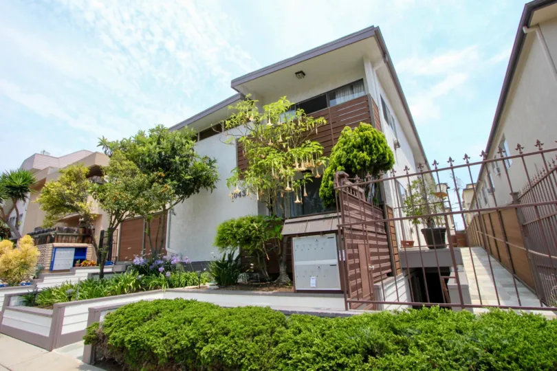Great house with lots of trees and good view as well