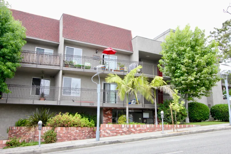 Stylish and well built apartments and it's classy neighborhood, Santa Monica. California