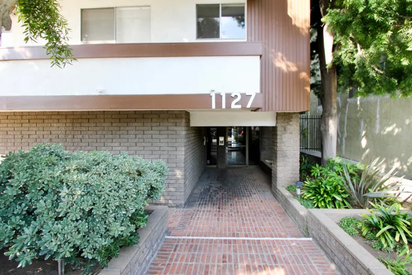 details shot of a brown classy house in a green neighborhood at 1127 10th St, santa monica