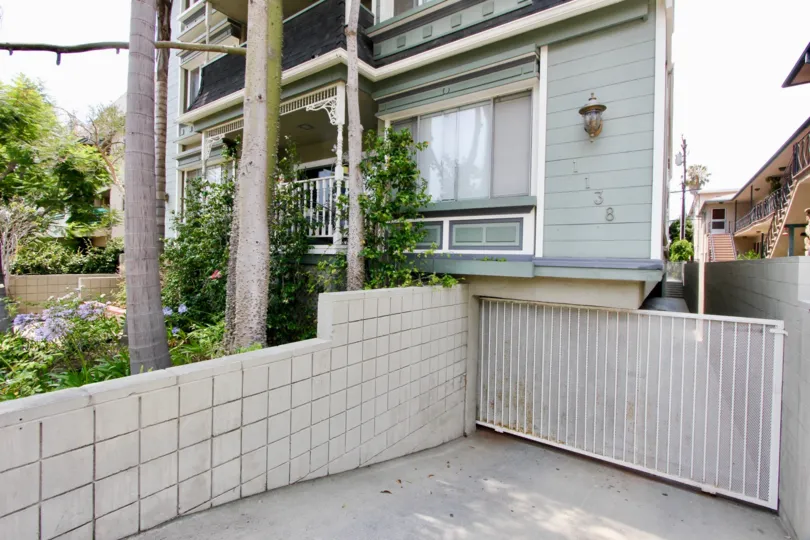 natural view of the entrance to 1138 12th St, Santa Monica, California
