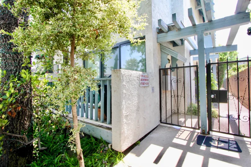 A community building in 114 17th Street Santa Monica with the front entrance closed.