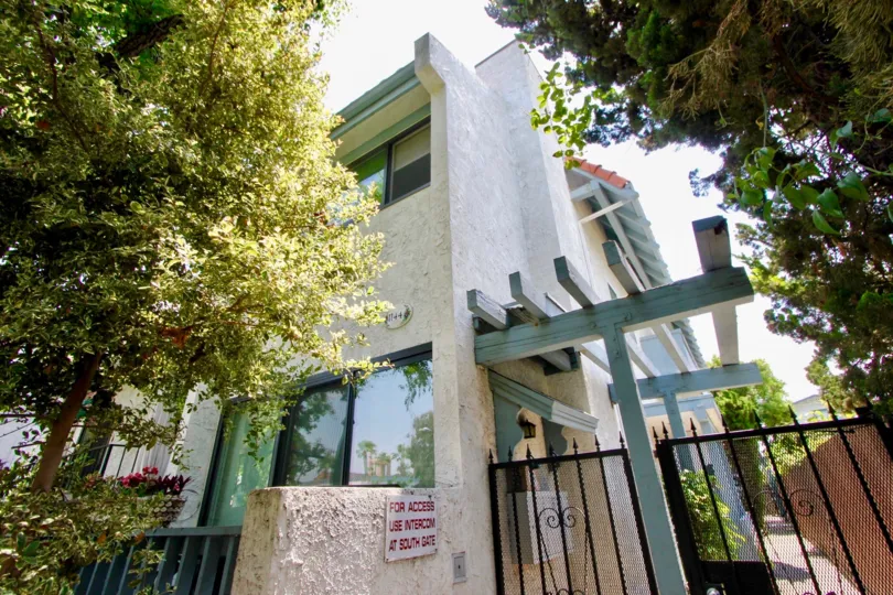 1144 17th st and it's beautiful building in santa monica