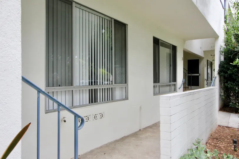 A nice well ventilated residential Apartment 1225 Washington in the city of Santa Monica in California