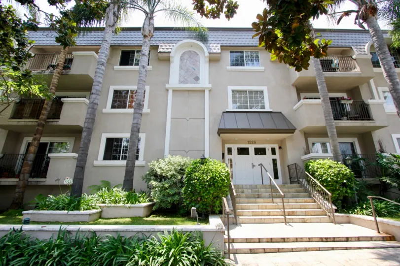 THE APARTMENT IS 1228 14TH ST IS VERY BIG BUILDING