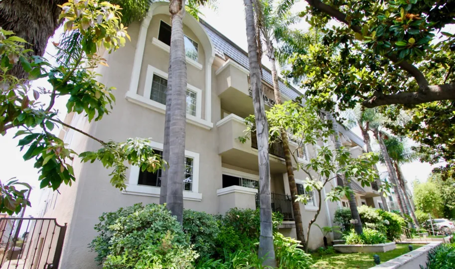 Big white building with many trees and plants in santa monica with style