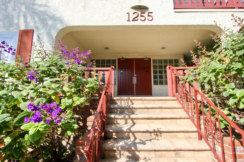 A sunny day the house 1255 front place is good atmosphere and plants and flowers
