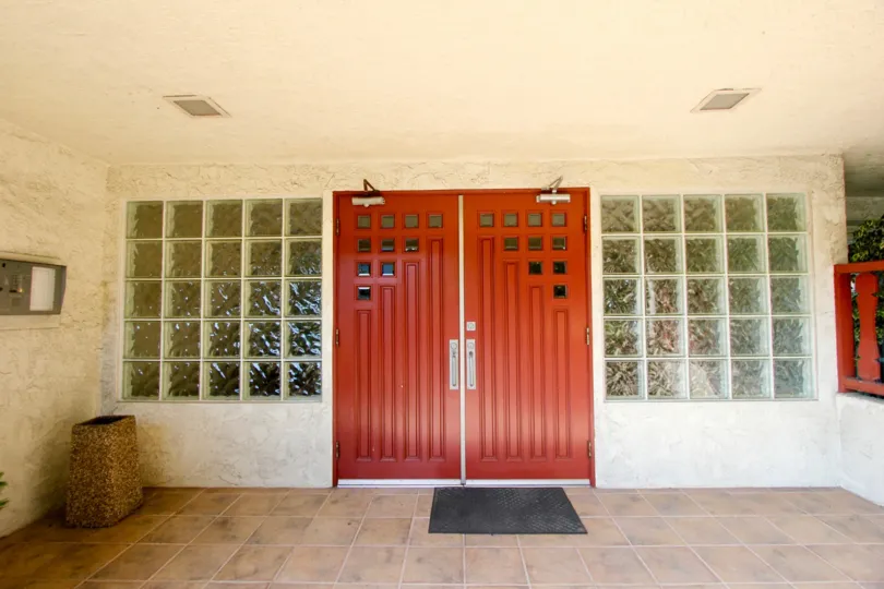 Spacious, renovated, open floor plan unit in great location with almost 1, 255 10th St