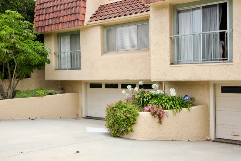 130 Marguerita ave with it's rich creamy looks, only in santa monica