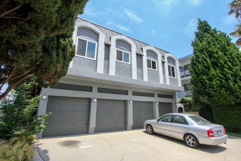 A house and a shop in 1419 15th St it seems to be the owner of the house given his ground floor to rent
