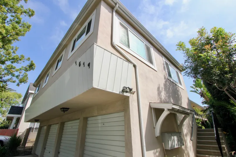 a beautiful corner view of 1517 Harvard, Santa Monica, california
