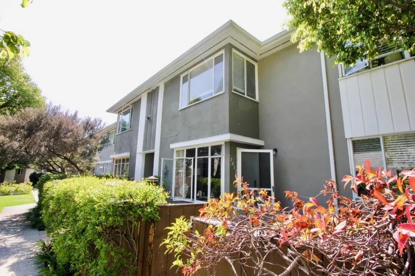 A sunny day in the Alta santa monica apartment with main entrance view