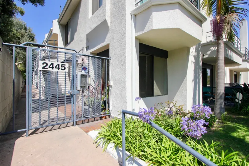 A Beautiful house in 2445 28th st which was decorated with beautiful folower