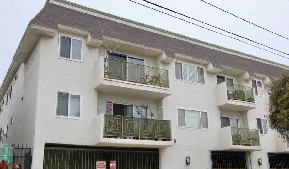 A large appartment in 2721 2nd St which seems to be it have two floors and also decorated with plants