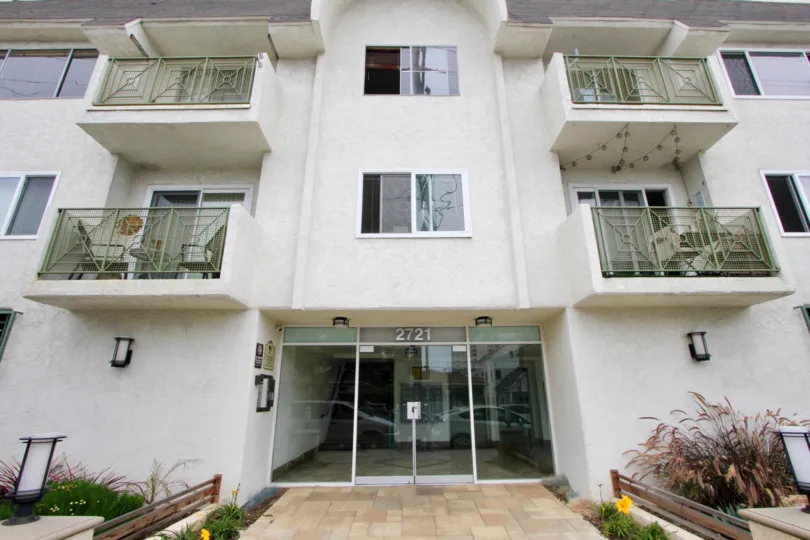A closer look at the building 2721 2nd St, Santa Monica, California