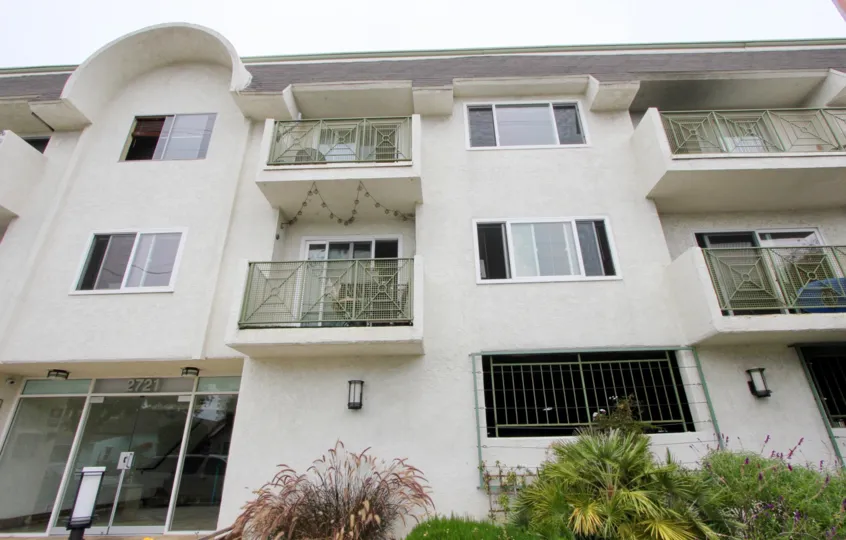 Frontal architecture of 2721 2nd St and it's classy look, Santa Monica, California