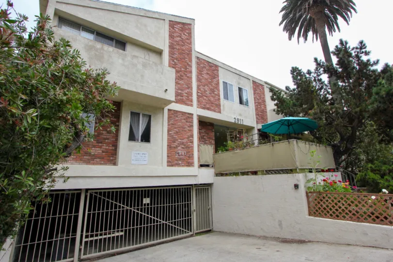 A sunny day in the Alta santa monica apartment with main entrance view