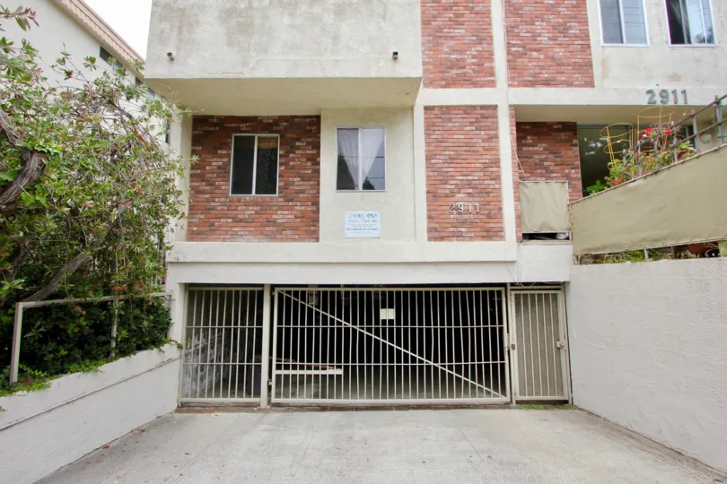 Home with 2911 number and simple windows and walls