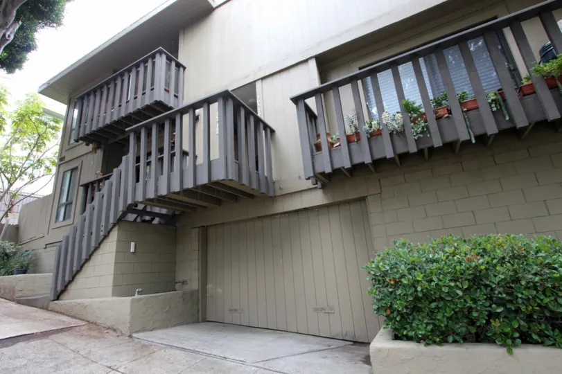 THIS A VERY BEAUTIFUL AND NATURE HOUSE THIS STEPS IS VERY SUPER.