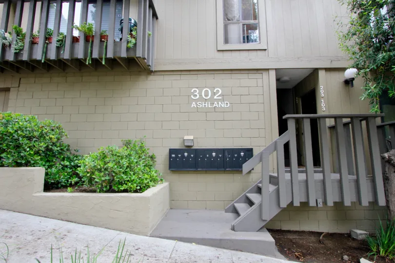 302 Ashland in the area of commercial place santa monica