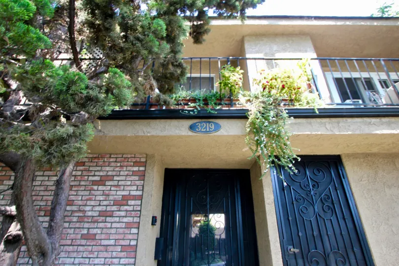 A sunny day at the front part of the 3219 Colorado's community in Santa Monica, CA