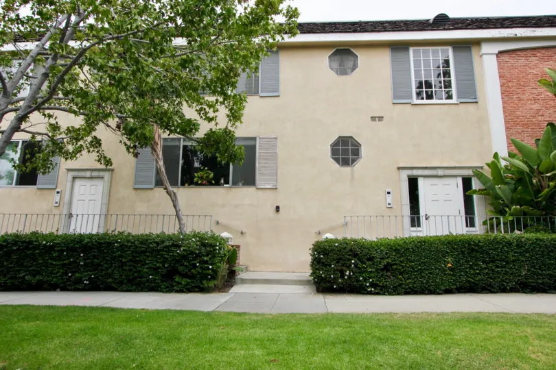 From the outside this house looks nice and traditional. It has been built with red pine wood and has poplar wooden decorations. Small, squared windows add to the overall style of the house and have been added to the house in a mostly symmetric way. The ho