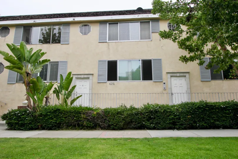 A Wonderful house in 425 idaho and the house was surrounded by beautiful plant. plant.
