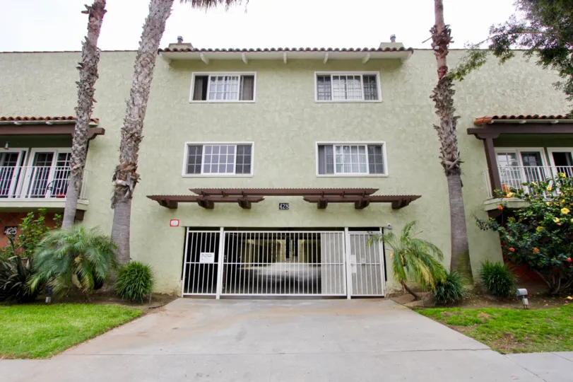A gray day at the front part of the 428 Hill Street's community in Santa Monica, CA