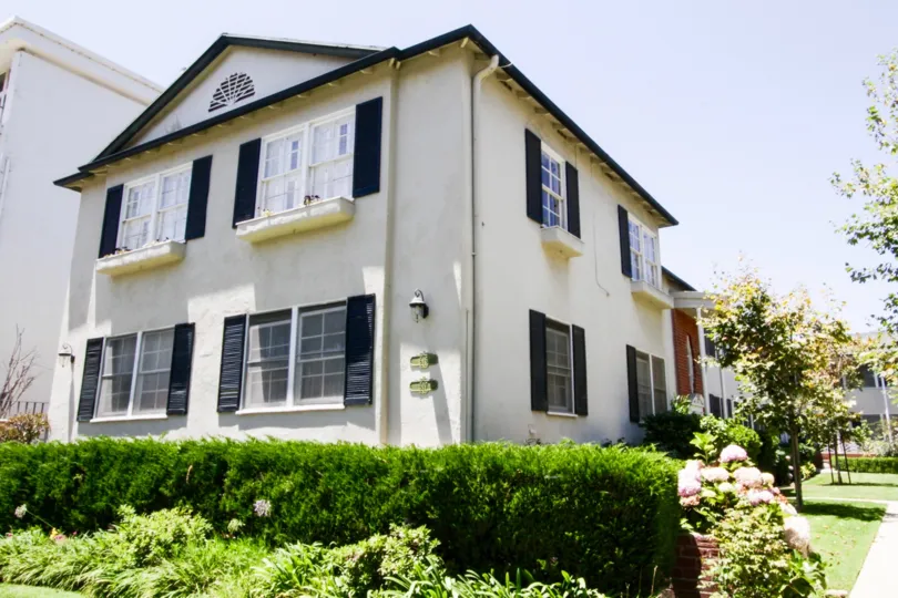 The building at 515 San Vicente