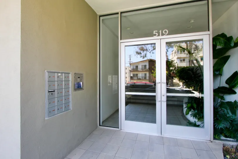 A sunny day at the front part of the 519 California's community in Santa Monica, CA