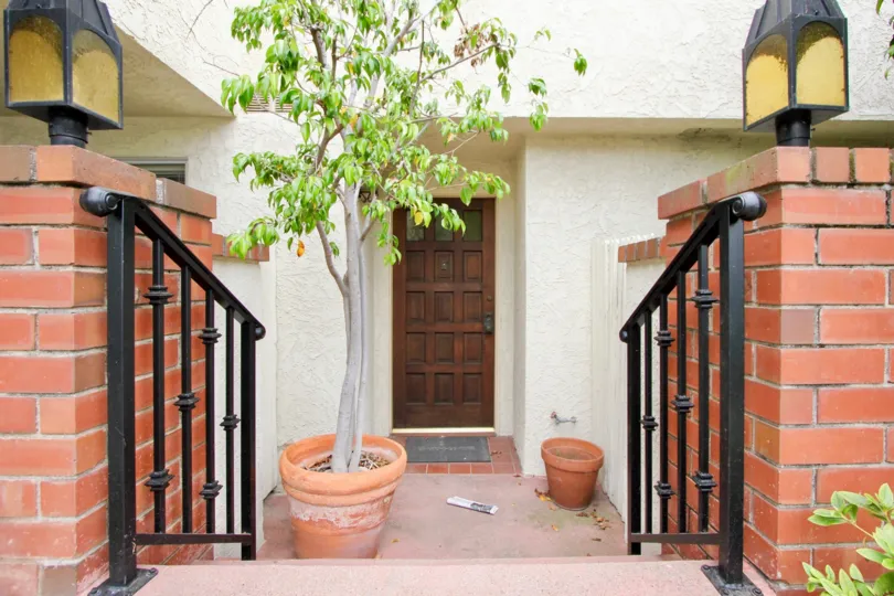 A bright day in the 608 Idaho Ave with a black color gate.