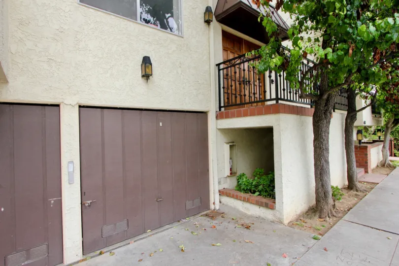 The street in 608 Idaho ave of santa monica that should had many trees.