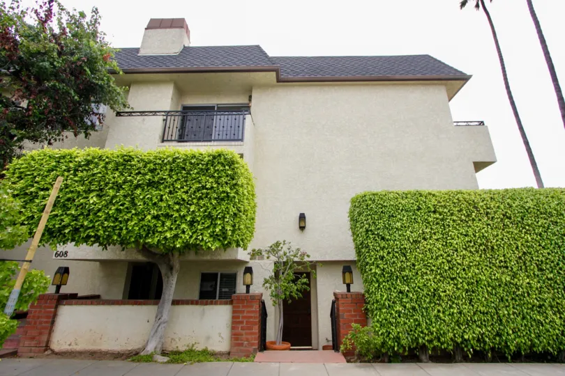 A 808 Idaho Ave of Santa Monica, Ca with trees and bushes on a sunny day.
