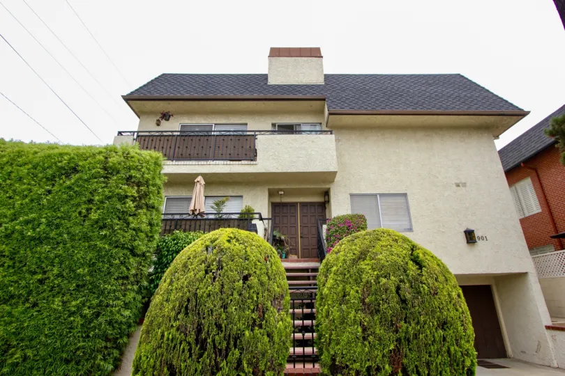 A great day in the 608 Idaho Ave with a big house.