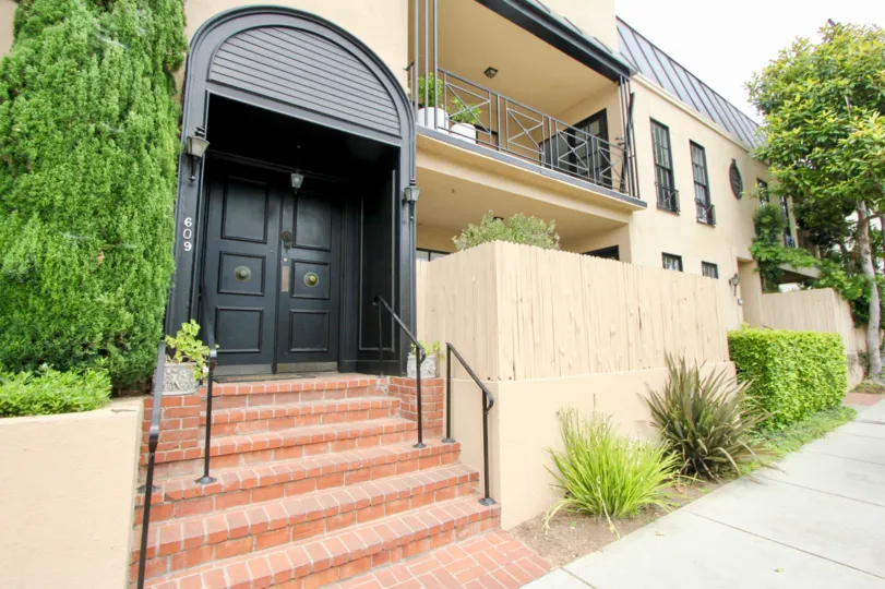 Lovely arched doorway modern home located in pristine neighborhood