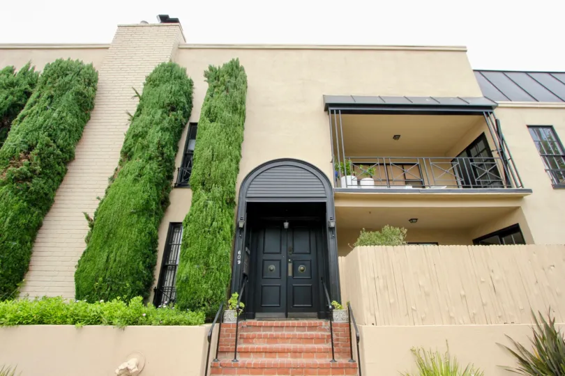 The green trees stand tall along this Washington community