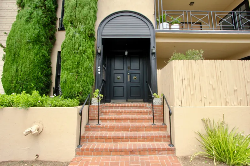 A sunny day in the Alta santa monica apartment with main entrance view