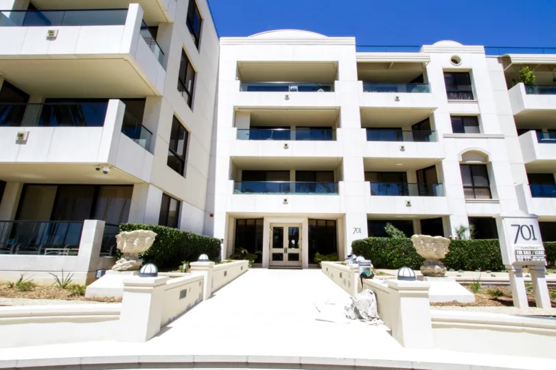 The walkway to the doors at 701 Ocean