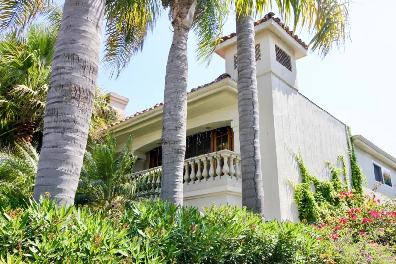 Superbly and florally beautiful homes of 828 5th St, Santa Monica, California