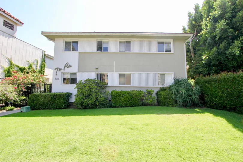 Clean lines and a manicured lawn at 828 5th Street in Santa Monica.
