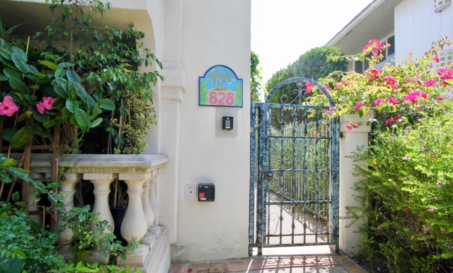 awesome and colorful view of 828 5th st, Santa Monica, california