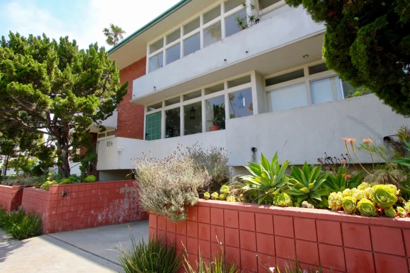 the apartments at 854 18th st. Santa Monica California