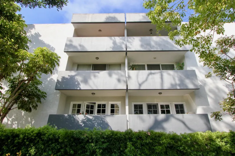 Large building in santa monica with white windows and white color