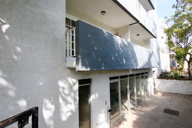 one side of a withe building in the 901 10th Street with a balcony