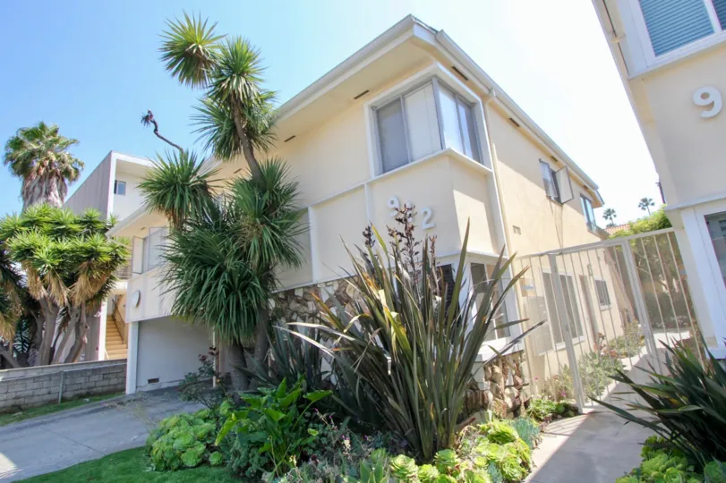 The modern and rich colored apartments of 908-912 6th Street, Santa Monica, California